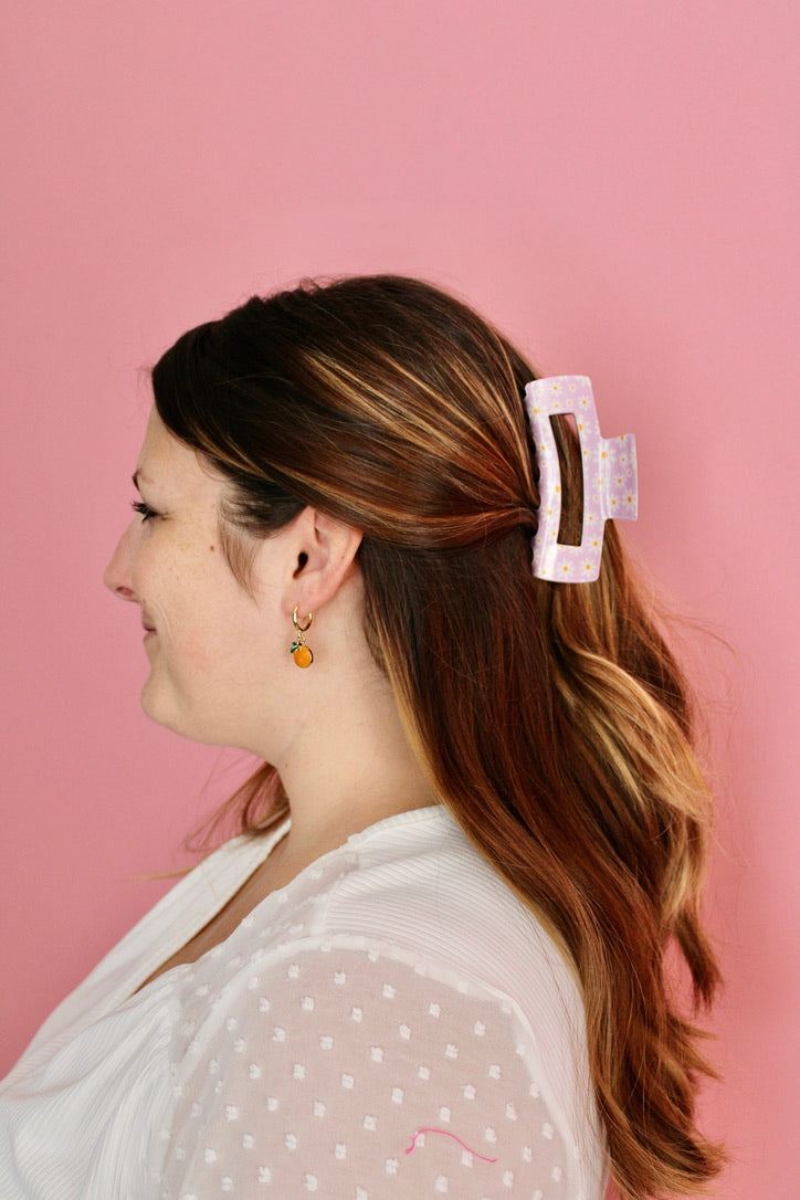 Daisy In Love Claw Clip